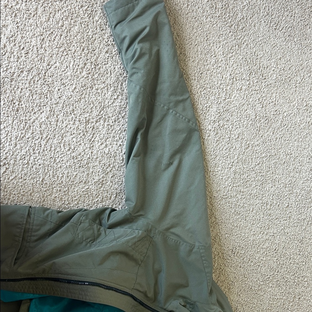 Dark Green Oakley Ski/Snowboard Jacket With Logo … - image 8